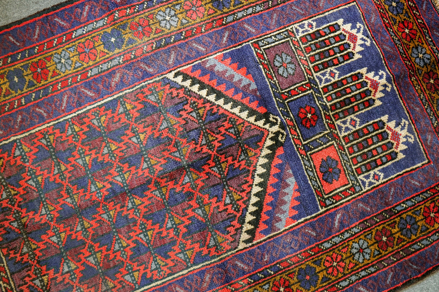 141×89cm バルーチ 手織り絨毯 　ペルシャ絨毯 トライバルラグ　ヴィンテージラグ Prayer Rug